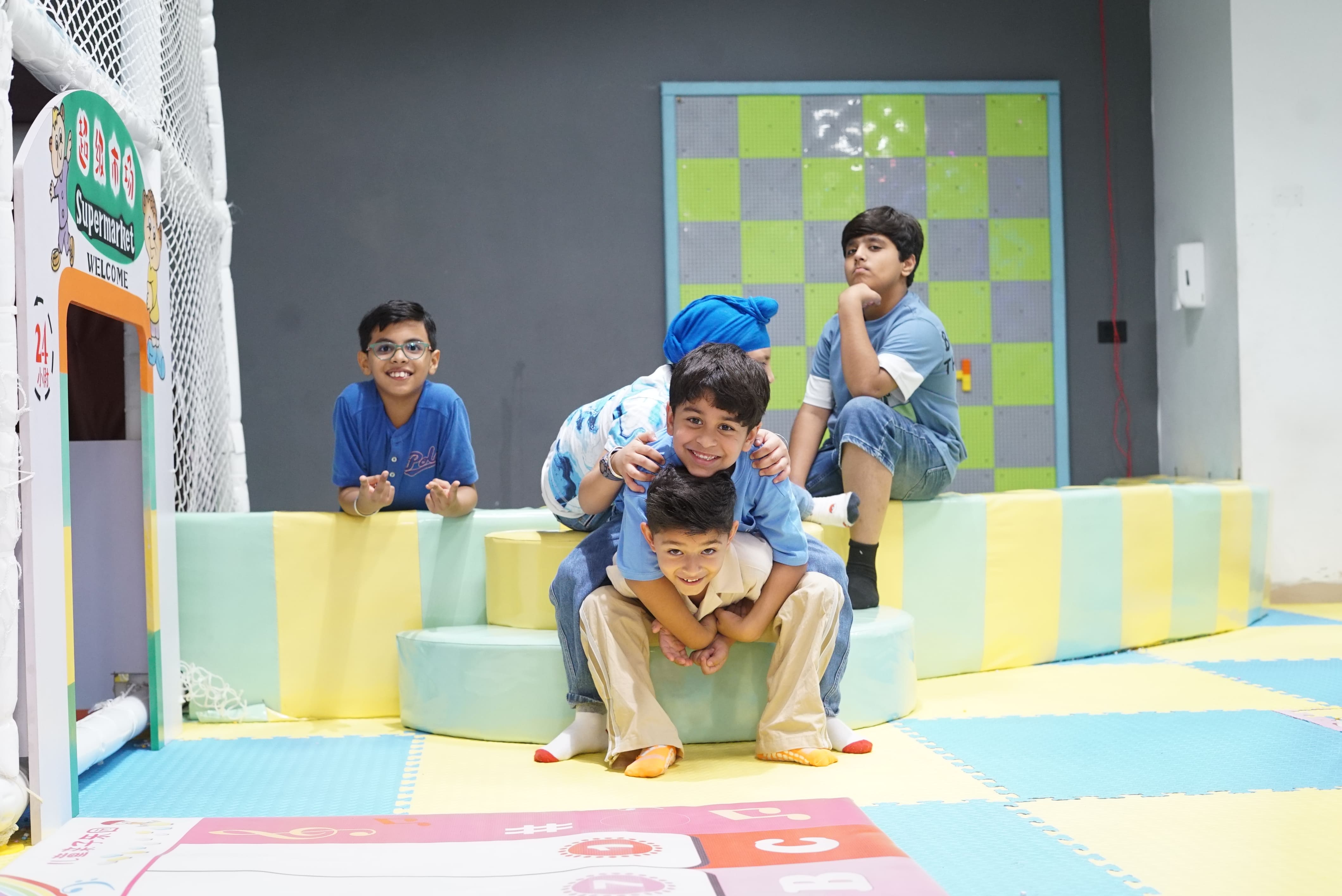 Kids playing Ooodles Doodles soft play zone